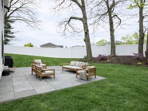 405 Parker St 405, Newton MA 02459