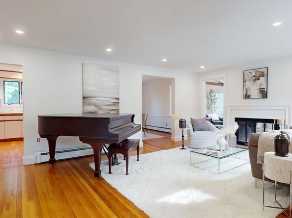 125 Oakdale Rd, Newton MA 02461
