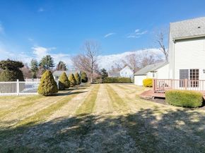 17 Stoneybrook Rd, Grafton MA 01536