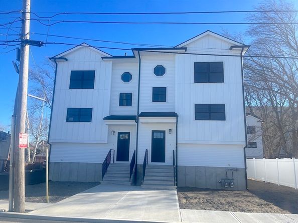 84 Arcadia 2, Revere MA 02151