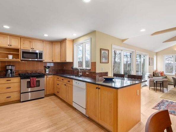 43 Palmer Rd, Newton MA 02468