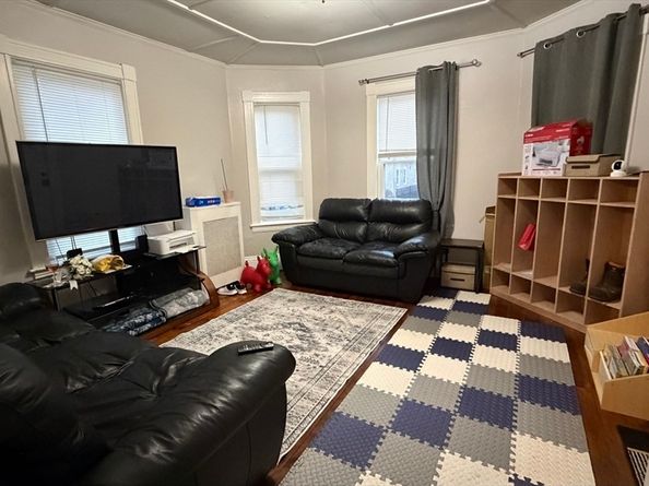 70 Vale St, Worcester MA 01604