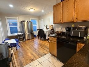70 Vale St, Worcester MA 01604