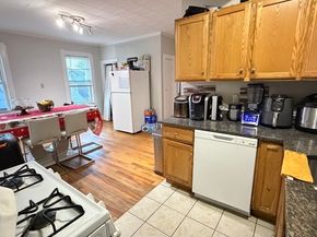 70 Vale St, Worcester MA 01604