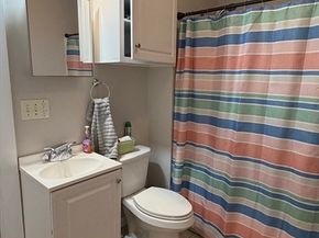 70 Vale St, Worcester MA 01604