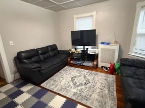 70 Vale St, Worcester MA 01604
