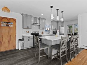 4 Crestwood Rd, Paxton MA 01612
