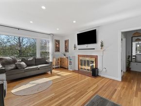 4 Crestwood Rd, Paxton MA 01612