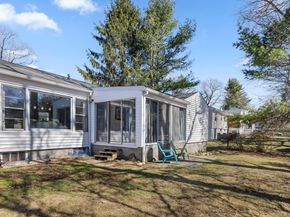 4 Crestwood Rd, Paxton MA 01612