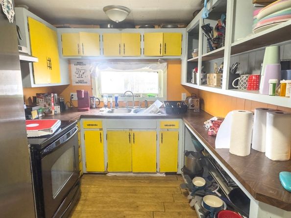 93 Greenwood St, Gardner MA 01440