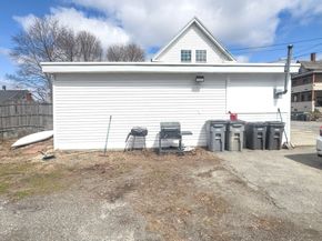 93 Greenwood St, Gardner MA 01440