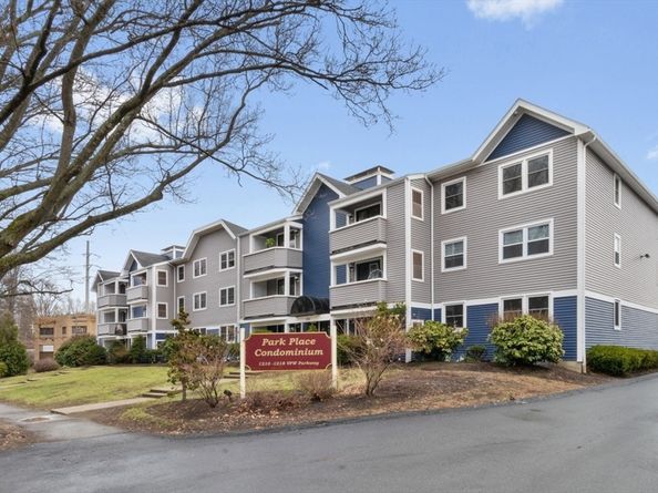 1210 Vfw Pkwy 12, Boston MA 02132