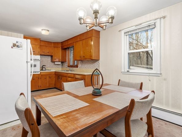 13 Crowley Rd, Burlington MA 01803