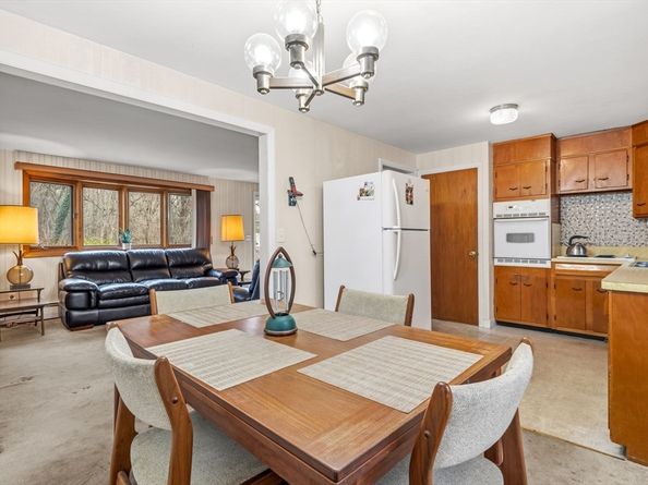 13 Crowley Rd, Burlington MA 01803