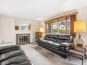 13 Crowley Rd, Burlington MA 01803