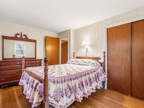 13 Crowley Rd, Burlington MA 01803