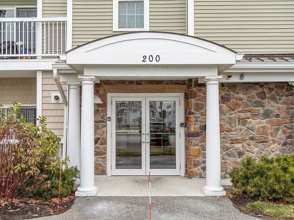 200 Martins Lndg 102, North Reading MA 01864