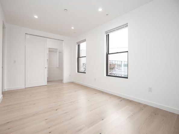 340 West 2nd Street 19, Boston MA 02127