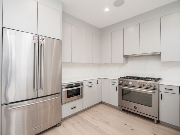 340 West 2nd Street 19, Boston MA 02127