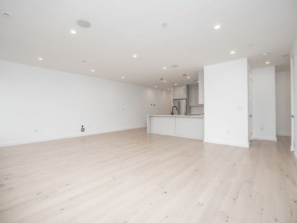 340 West 2nd Street 19, Boston MA 02127