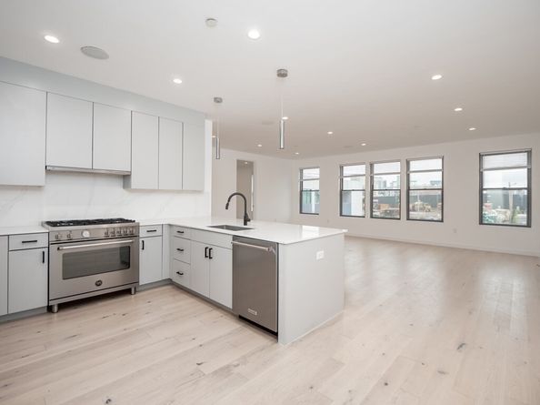 340 West 2nd Street 19, Boston MA 02127