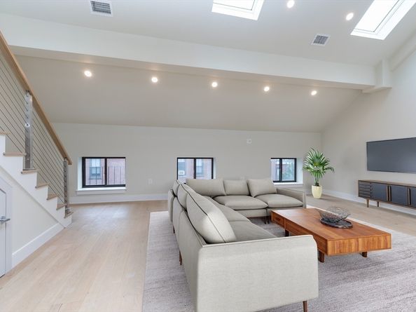 577 Massachusetts Ave PH, Boston MA 02118