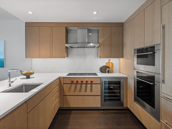 150 Seaport Blvd 11C, Boston MA 02210