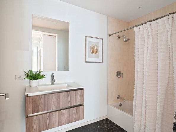10 Farnsworth St 3B, Boston MA 02210