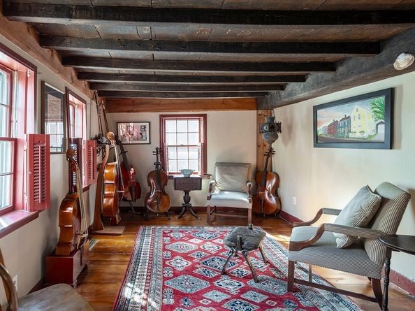 5 County St, Ipswich MA 01938