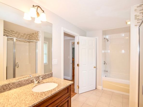12 Kestrel Ln 7, Westford MA 01886