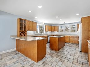 655 Central St, Holliston MA 01746