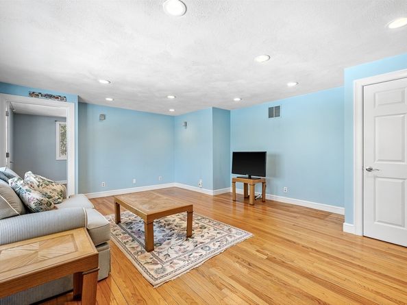 655 Central St, Holliston MA 01746
