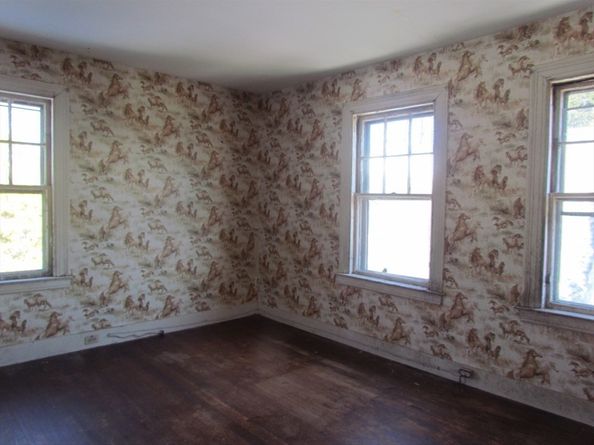 35 Leominster Road, Lunenburg MA 01462