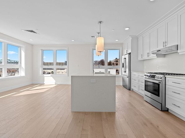301 Border Street 603, Boston MA 02128