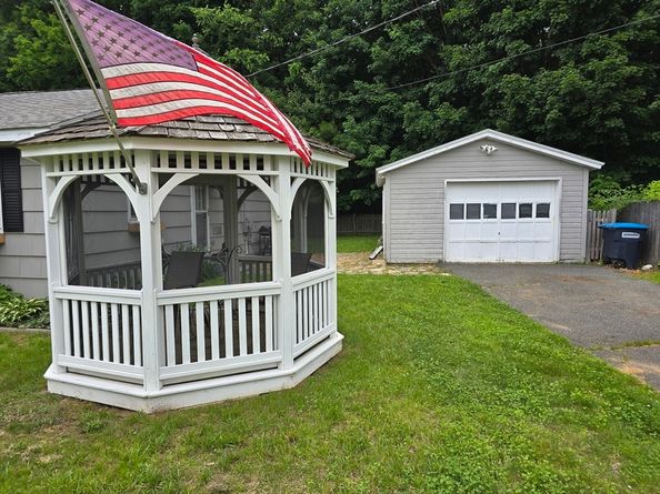 68 Lake Shore Dr, West Brookfield MA 01585