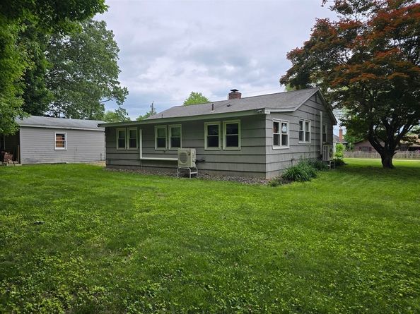 68 Lake Shore Dr, West Brookfield MA 01585