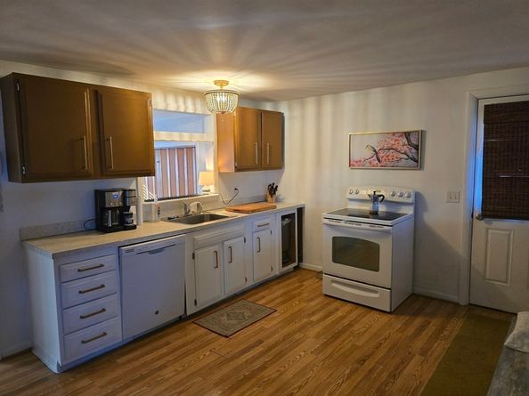 68 Lake Shore Dr, West Brookfield MA 01585