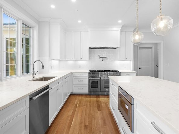 35 Lincoln Street, Hopkinton MA 01748