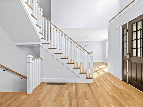 35 Lincoln Street, Hopkinton MA 01748