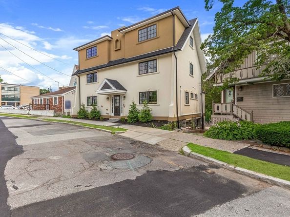 8 Crystal Street 3, Melrose MA 02176