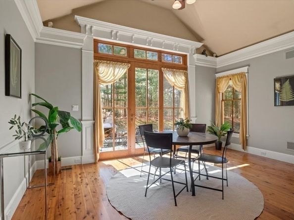 10 Pettees Pond Lane, Walpole MA 02081