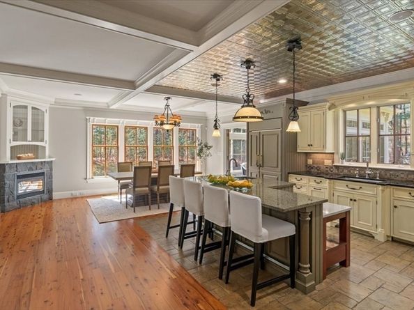 10 Pettees Pond Lane, Walpole MA 02081