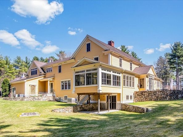 10 Pettees Pond Lane, Walpole MA 02081