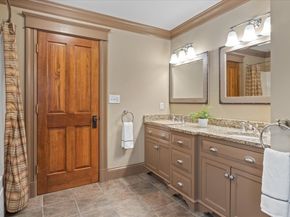10 Pettees Pond Lane, Walpole MA 02081