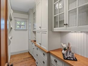 10 Pettees Pond Lane, Walpole MA 02081