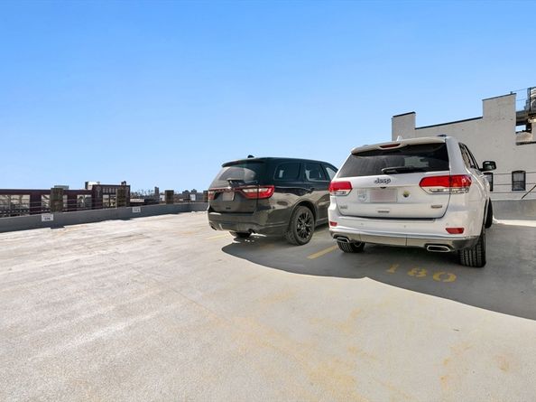 425 Newbury St Parking179, Boston MA 02115