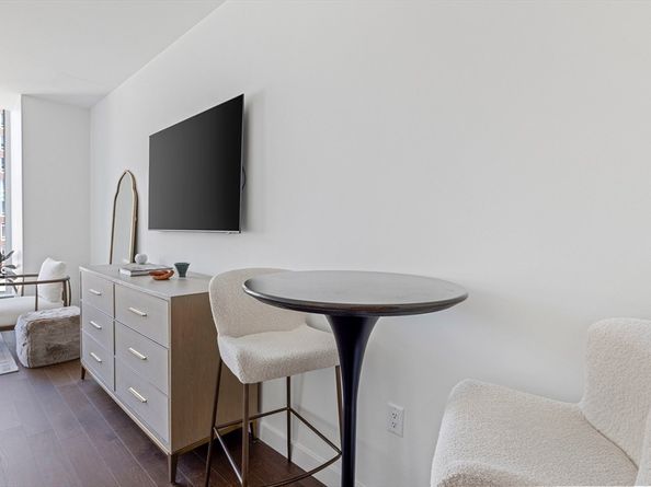 430 Stuart St 1601, Boston MA 02116