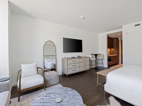 430 Stuart St 1601, Boston MA 02116