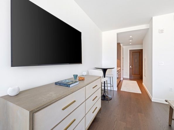 430 Stuart St 1601, Boston MA 02116