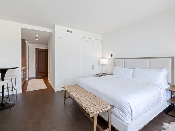 430 Stuart St 1601, Boston MA 02116